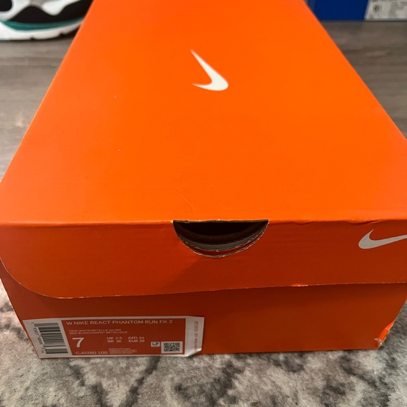 brand new nike react phantom sneakers - Picture 9 of 9